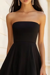 Schwarzes Trägerloses A-Linie Langes Ballkleid mit Schlitz